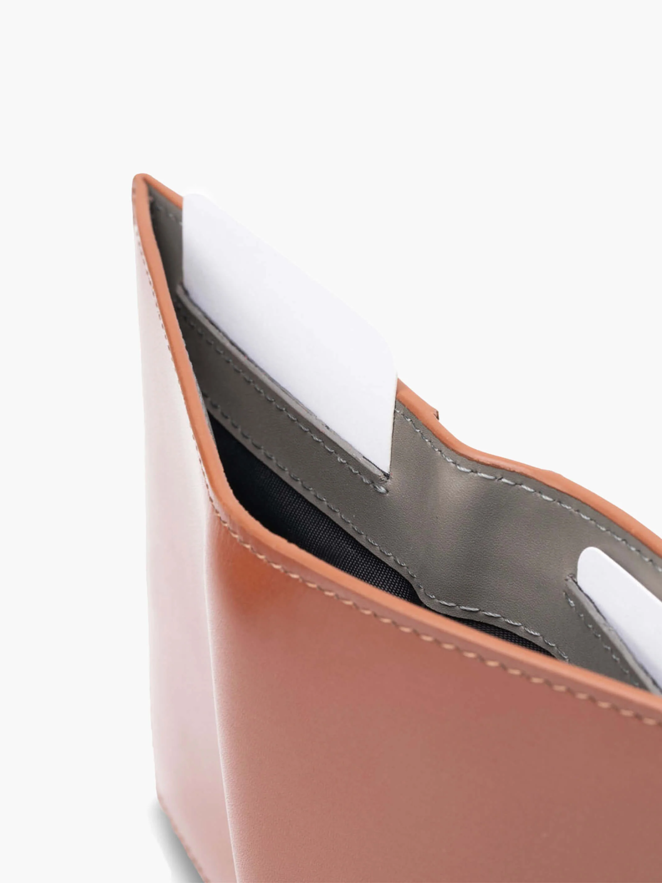 Cosmopolitan Pocket Leather Wallet - Image 15
