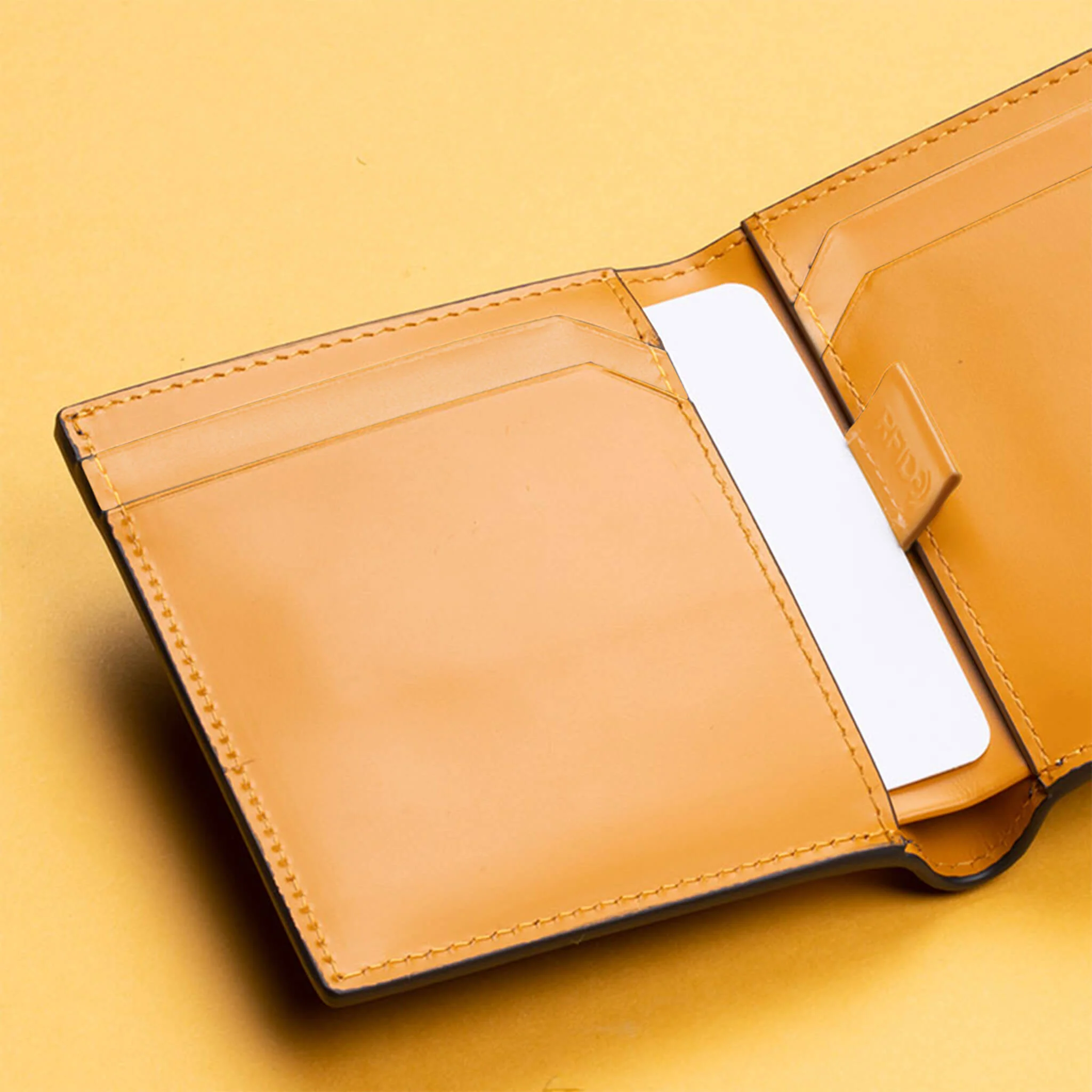 Cosmopolitan Pocket Leather Wallet - Image 32