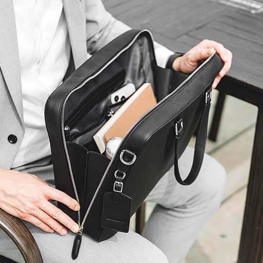 Windsor Deluxe Leather Briefcase - Image 14